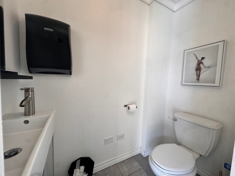 More Photos Of 256 Hazel St, Sudbury General Retail For Lease