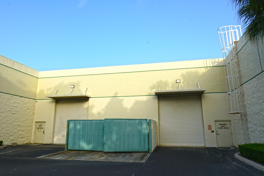 More Photos Of 1432 E Newport Center Dr, Deerfield Beach Warehouse For Lease