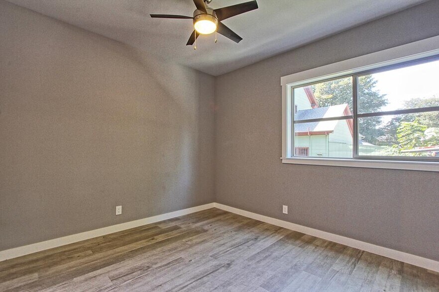 More Photos Of 215 NE 30th Ave, Portland Multifamily For Sale