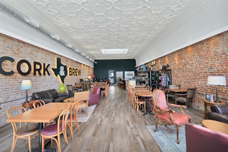 More Photos Of 1136 Main St, Commerce General Retail For Sale