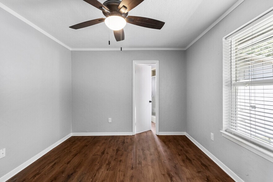 More Photos Of 13040 Highway 105 E, Conroe Industrial For Sale