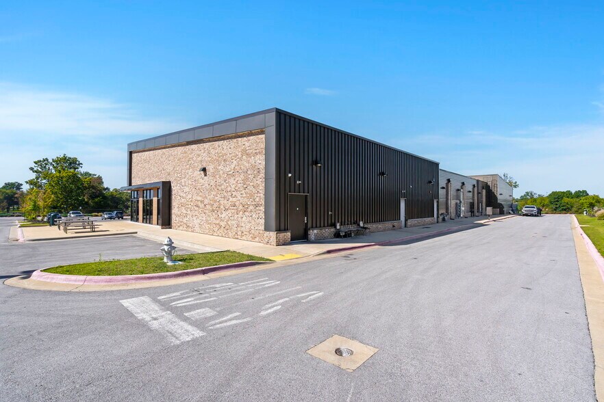 More Photos Of 504 E Centerton Blvd, Centerton Storefront Retail Office For Lease