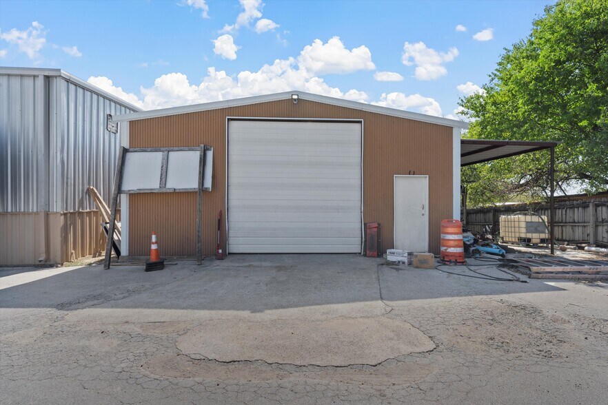 More Photos Of 330 Elco Ln, China Spring Warehouse For Sale