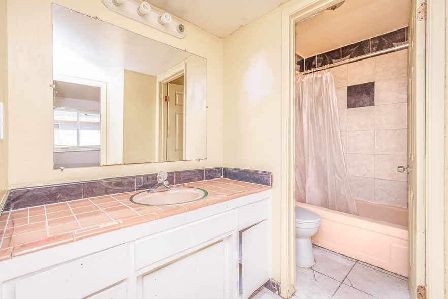 More Photos Of 100 Nedra Ct, Sacramento Multifamily For Sale