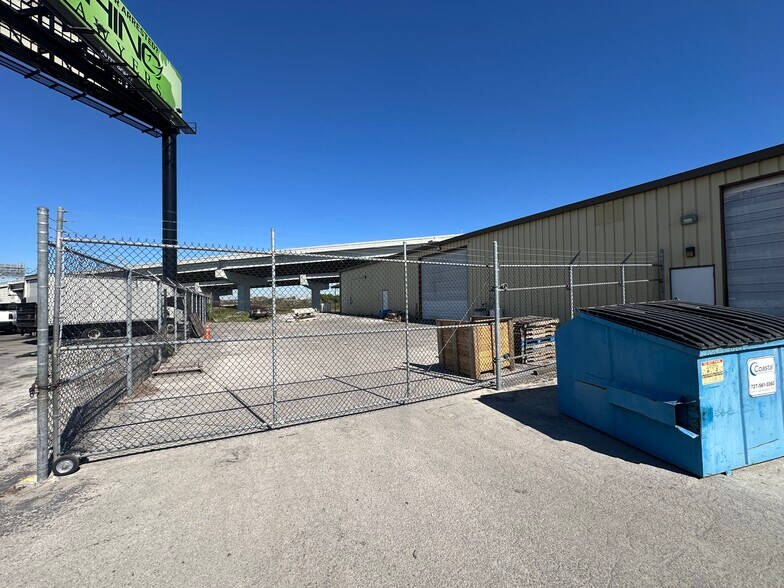 More Photos Of 4151 118th Ave N, Clearwater Warehouse For Lease