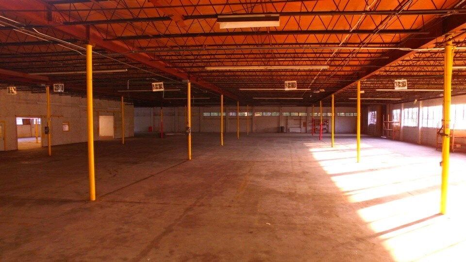 More Photos Of 315 Industrial Rd, Summerville Warehouse For Lease