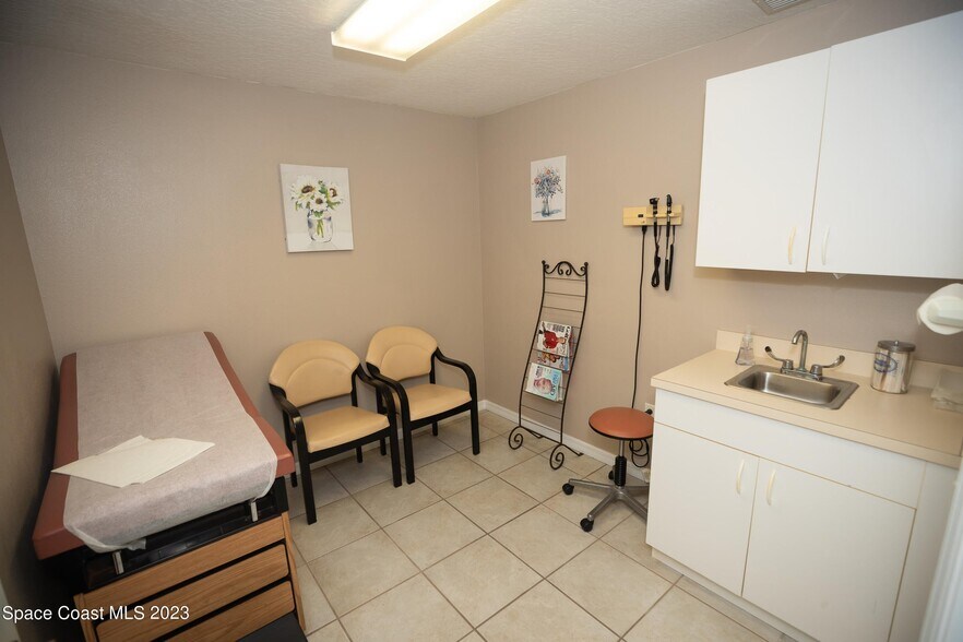 More Photos Of 4030 Minton Rd, Melbourne Office For Sale