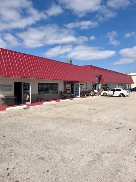 More Photos Of 3700-3758 SE Dixie Hwy, Stuart General Retail For Lease