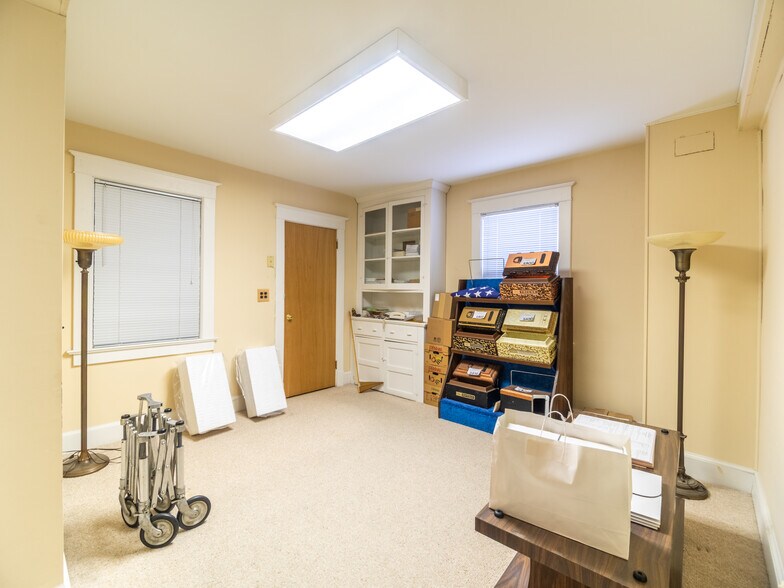 More Photos Of 121 Regent St, Port Chester Funeral Home For Sale