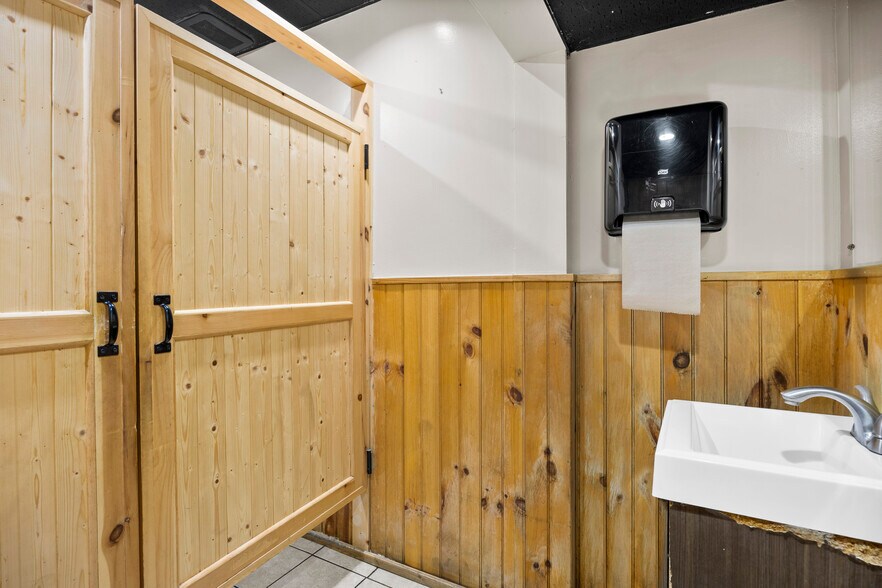 More Photos Of 367 Delaware Ave, Delmar Bar For Sale
