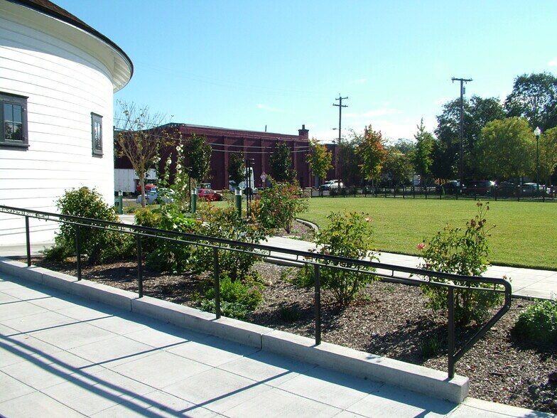 More Photos Of 8 W 9th St, Santa Rosa Warehouse For Lease