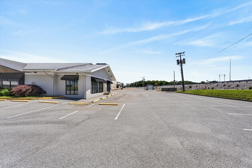 More Photos Of 4000 Fort Campbell Blvd, Hopkinsville Restaurant For Sale