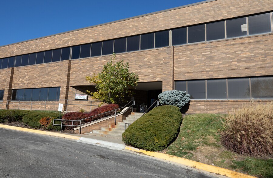 More Photos Of 8550 Marshall Dr, Lenexa Medical For Lease