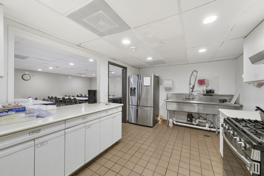 More Photos Of 1410 MacArthur Dr, Carrollton Specialty For Sale