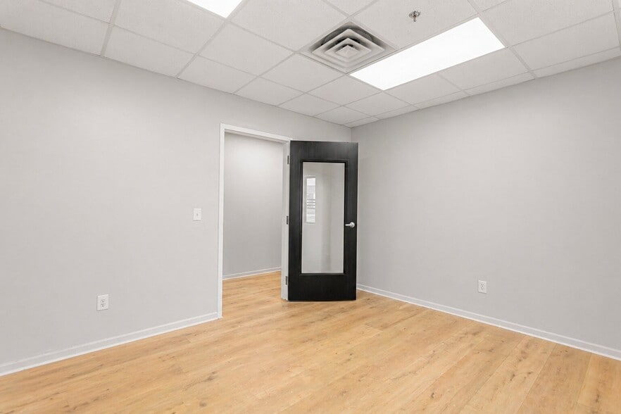More Photos Of 114 S State St, Haw River Manufacturing For Sale