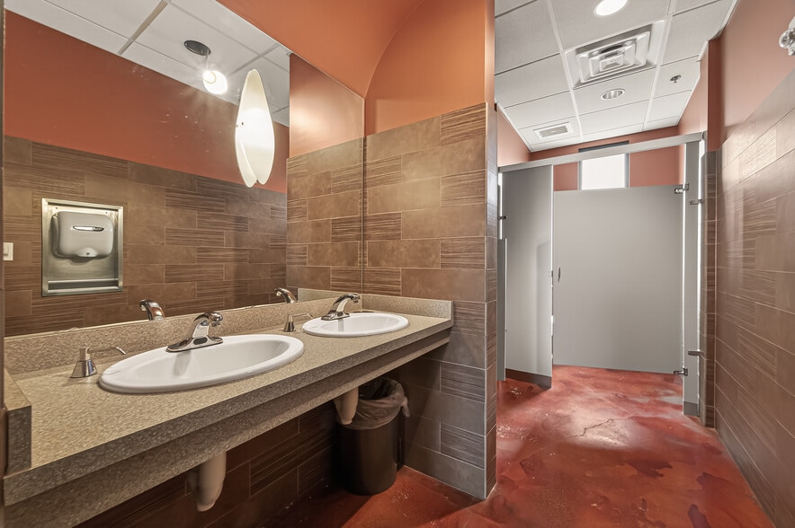 More Photos Of 4817 Main St, Houston Office For Lease