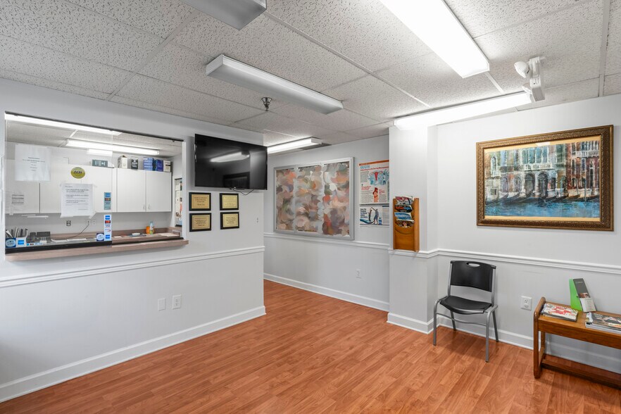 Primary Photo Of 5514 Alma Ln, Springfield Medical For Lease