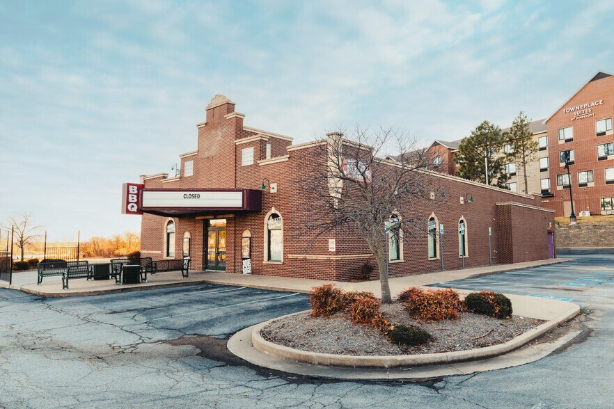 More Photos Of 333 W Albany St, Broken Arrow Restaurant For Sale