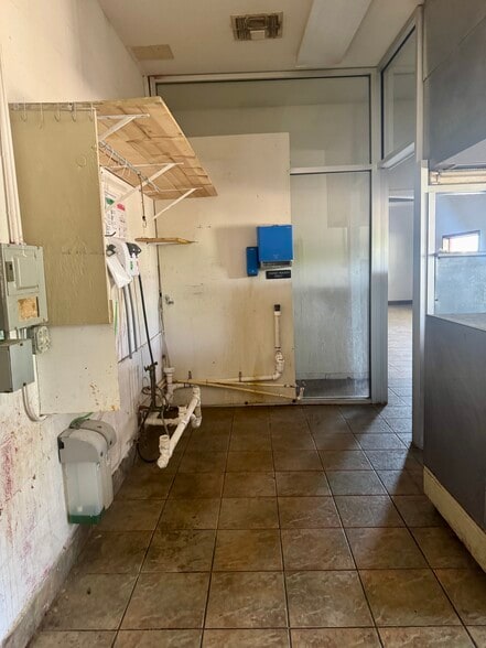 More Photos Of 200 Cecilia St, Alice Convenience Store For Sale