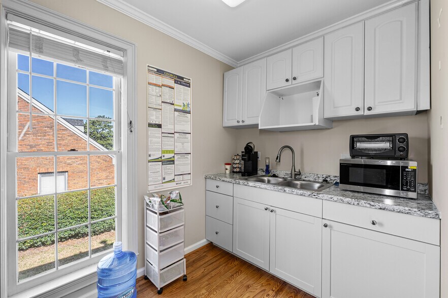 More Photos Of 2615 Sandy Plains Rd, Marietta Medical For Sale