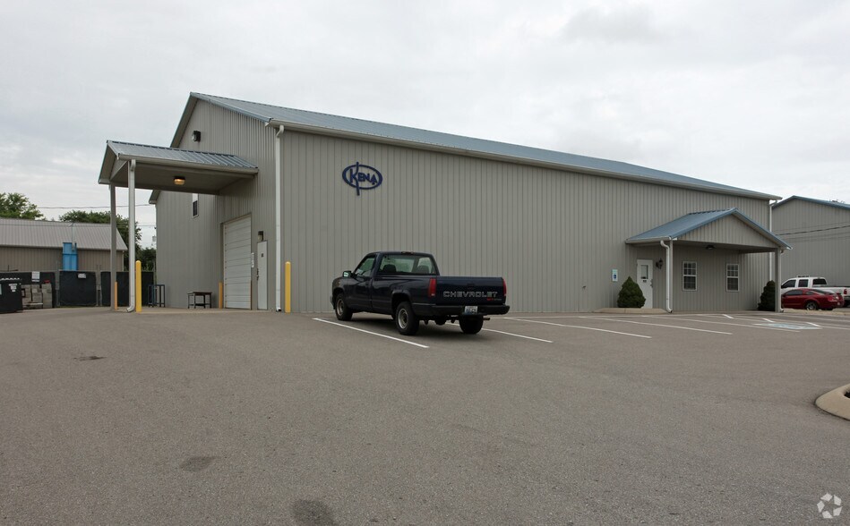 More Photos Of 1799 Alpine Dr, Clarksville Warehouse For Lease