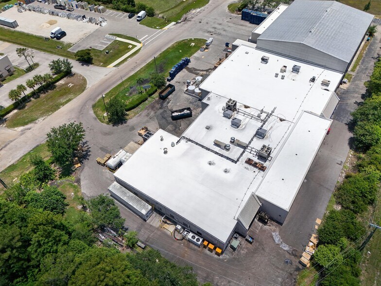 More Photos Of 9910 Bavaria Rd, Fort Myers Warehouse For Sale