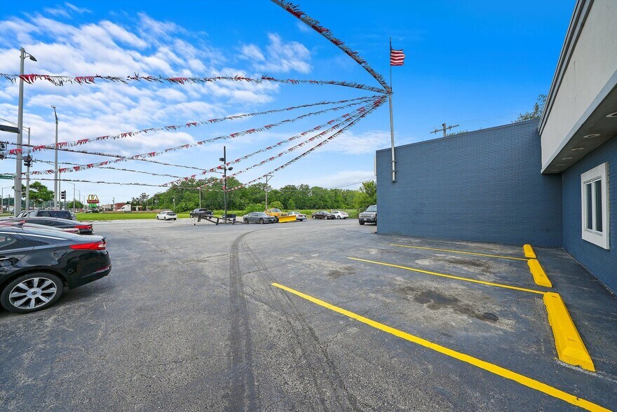 More Photos Of 2920 W 159th St, Markham Freestanding For Sale