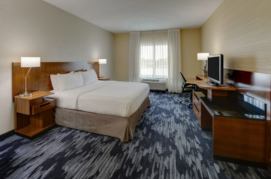 More Photos Of 1111 N Lorraine St, Hutchinson Hotel For Sale