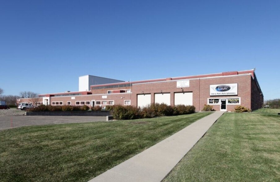More Photos Of 6100 Olson Memorial Hwy, Golden Valley Light Manufacturing For Lease
