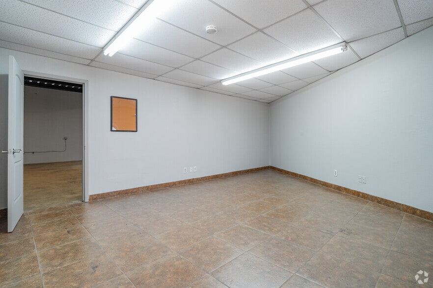 More Photos Of 5504-1 Bandera Rd, San Antonio Unknown For Lease