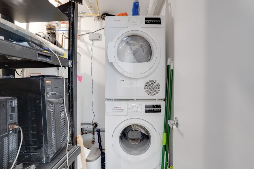 More Photos Of 115 Walnut Ave, Toronto Office For Sale