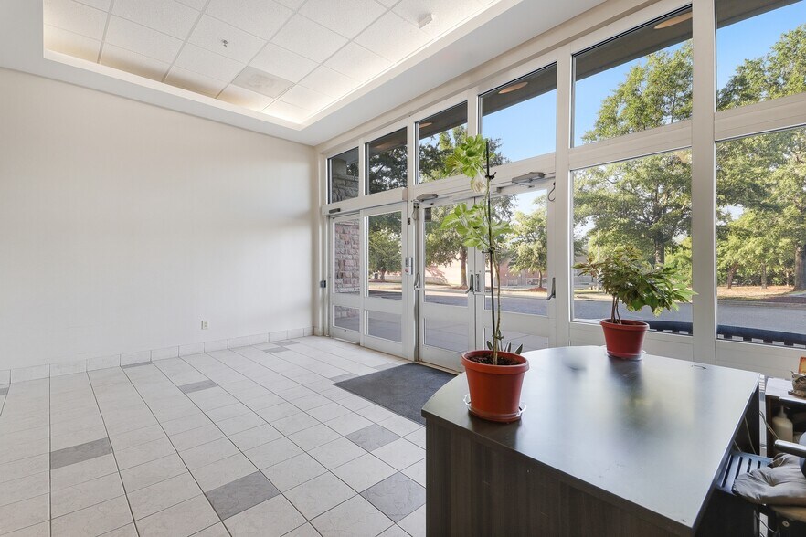 More Photos Of 3010 Farrow Rd, Columbia Medical For Lease