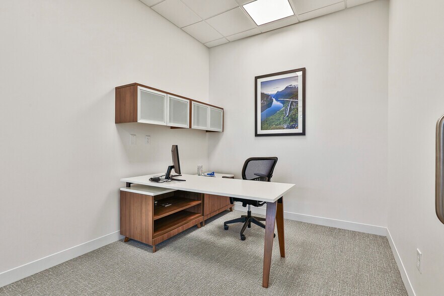 More Photos Of 6-8 E Court Sq, Newnan Medical For Lease