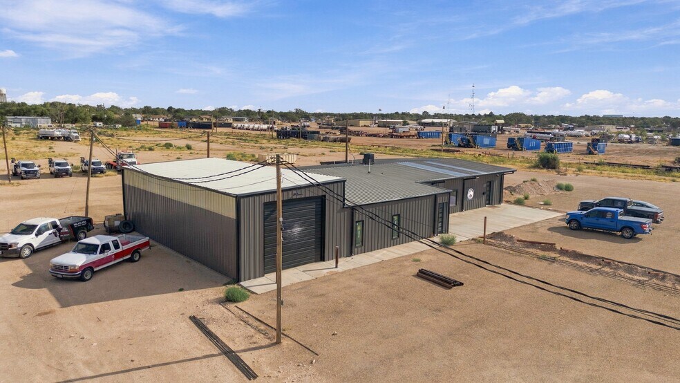More Photos Of 1801 13th St, Levelland Light Distribution For Sale