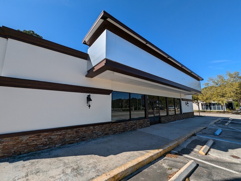 More Photos Of 8801 20th St, Vero Beach Convenience Store For Lease