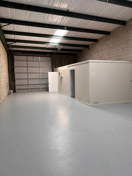 More Photos Of 1202-2 NE Pine Island Rd, Cape Coral Warehouse For Lease
