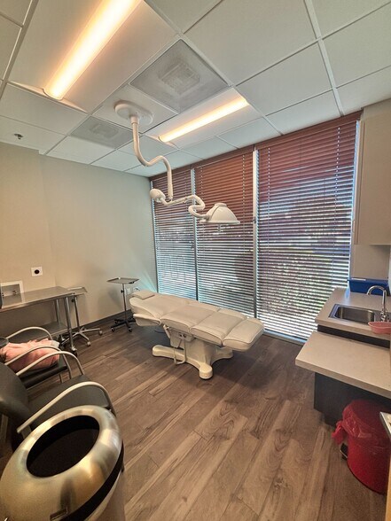 More Photos Of 575 W Chandler Blvd, Chandler Medical For Sale