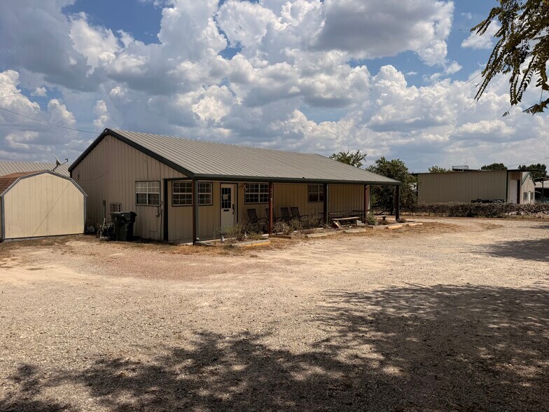 More Photos Of 460 Jones Ave, Blanco Office For Lease