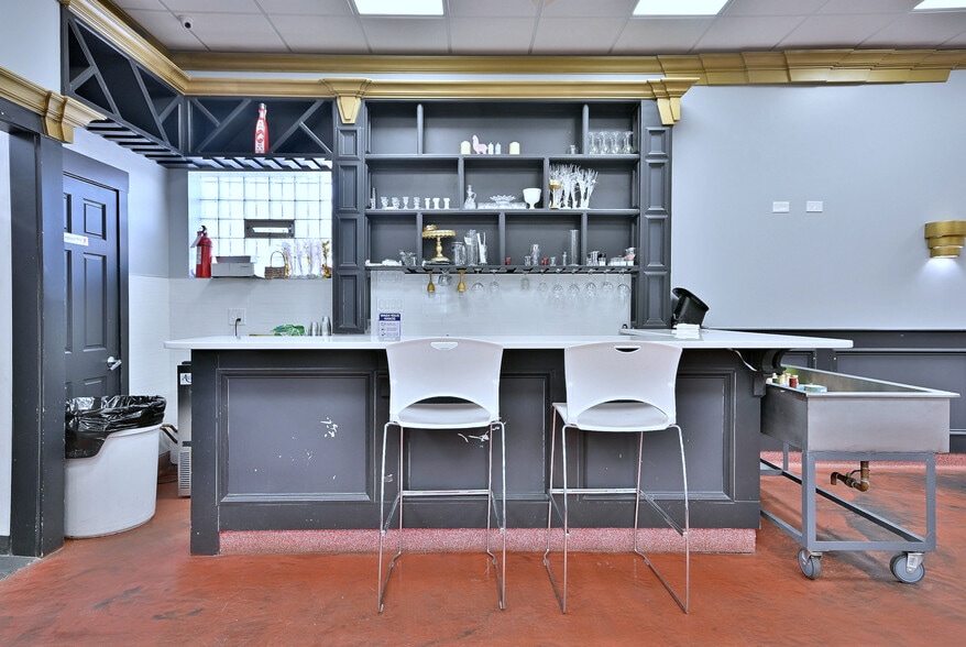 More Photos Of 5319 W Belmont Ave, Chicago General Retail For Sale