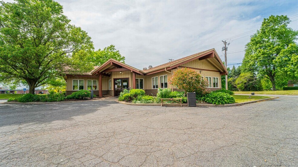 More Photos Of 475 Sand Creek Dr, Chesterton Restaurant For Sale