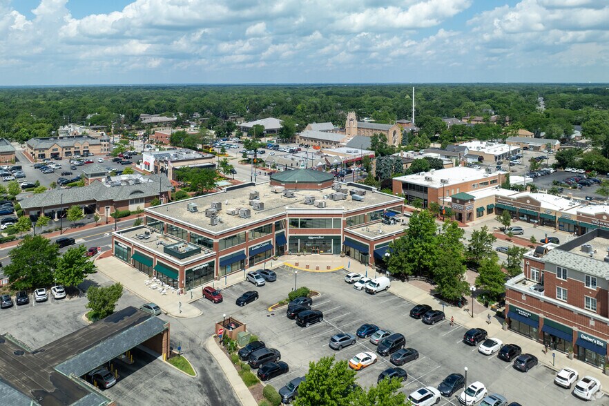 More Photos Of 775 Waukegan Rd, Deerfield Storefront For Lease