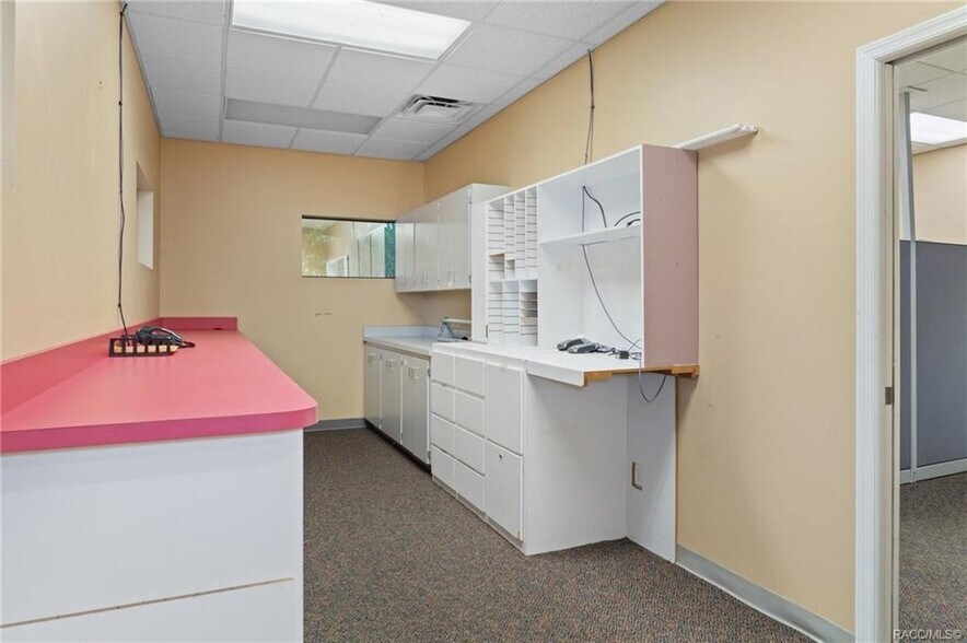 More Photos Of 102 E Highland Blvd, Inverness Drugstore For Sale