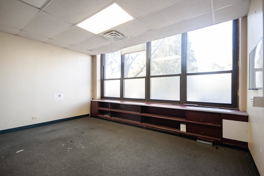 More Photos Of 819 & 831-847 N Leamington Ave, Chicago Schools For Sale