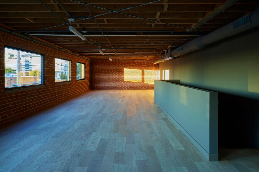 More Photos Of 1144-1146 N Las Palmas Ave, Los Angeles Loft Creative Space For Sale