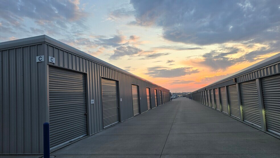 More Photos Of 9518 S 120th St, La Vista Self Storage For Sale