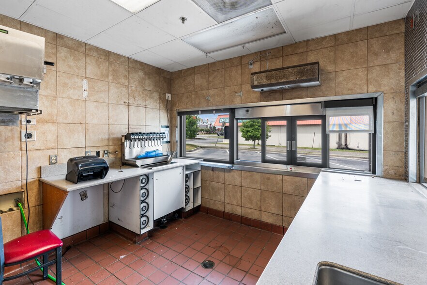More Photos Of 1197 Lakes Blvd, Lake Park Fast Food For Lease