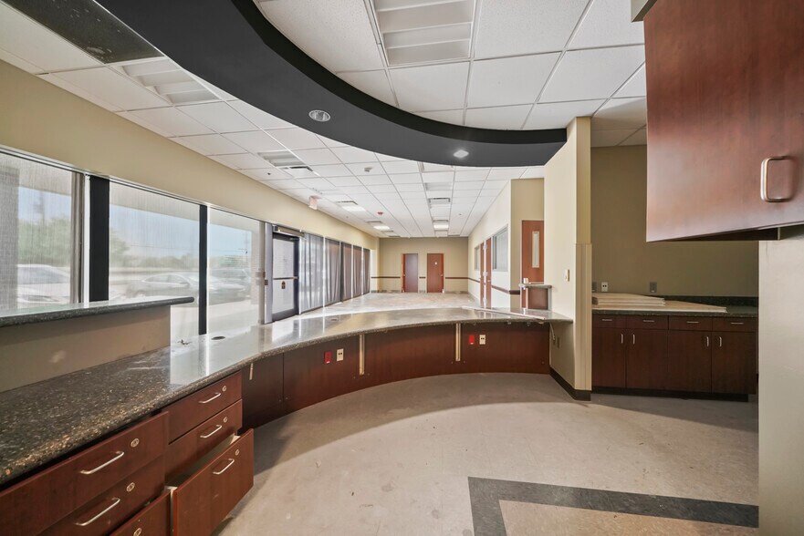 More Photos Of 27126 Northwest Fwy, Cypress Freestanding For Lease