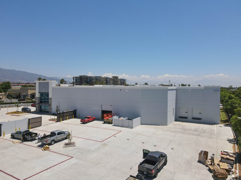 More Photos Of 11559 Foothill Blvd, Rancho Cucamonga Warehouse For Lease