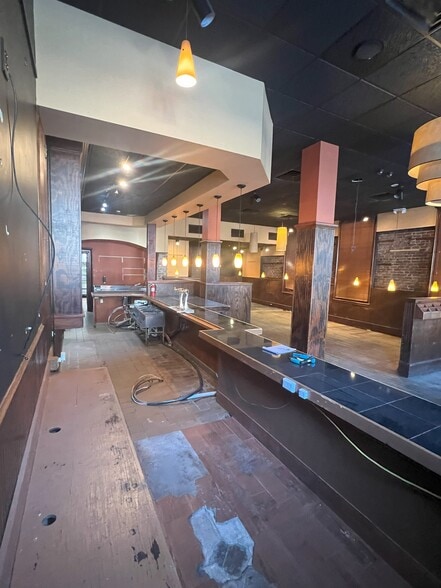 More Photos Of 7-9 E Bay St, Savannah Bar For Sale