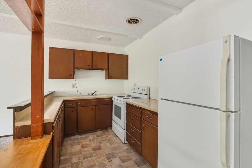 More Photos Of 21833 7th Ave S, Des Moines Apartments For Sale